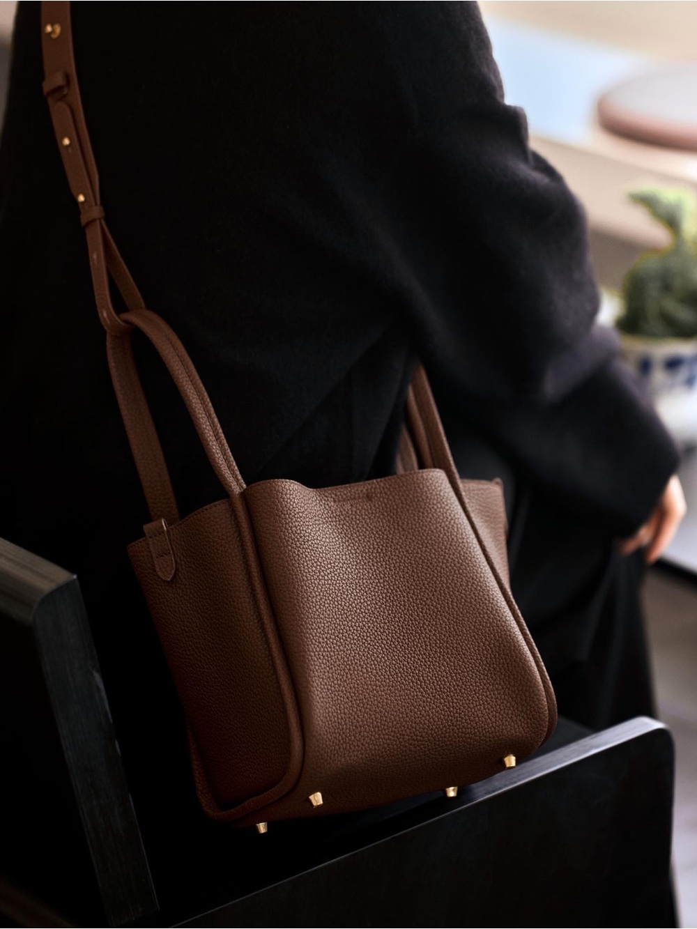 Women's Pebbled Faux Leather Crossbody Handbag Bag in Chocolate Brown - Picture 2 of 3